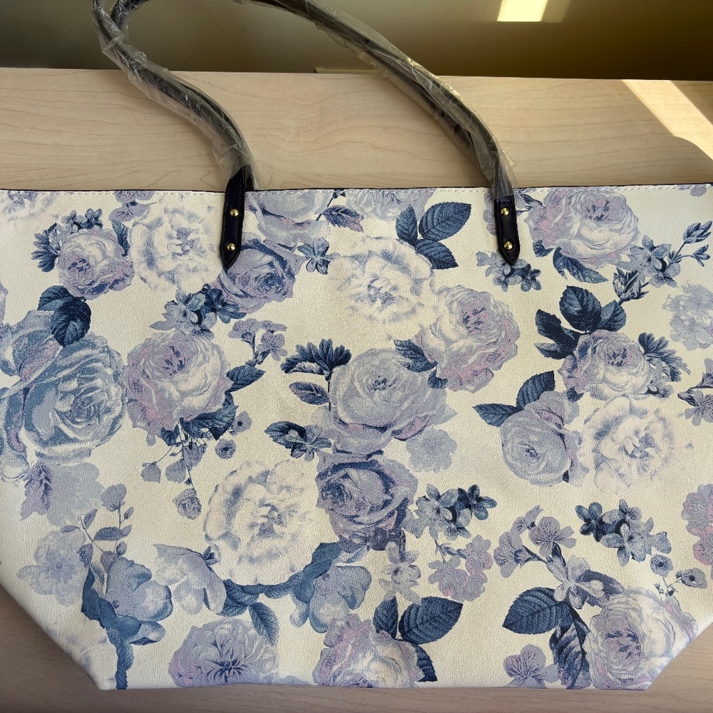 Sale! New Victorias Secret Lilac & Blue Floral Tote Bag w/ Snap Closure